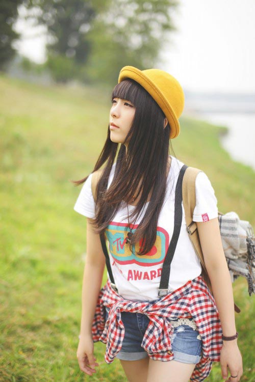 夏日的清纯背包美女图组(4)